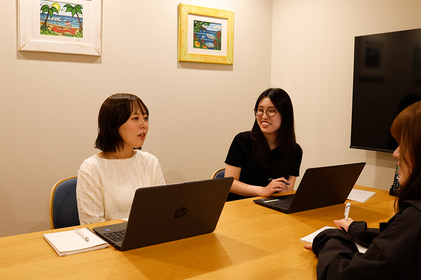 FROM社員会インタビューの様子